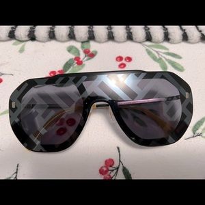 Pre owned fendi sunglasses